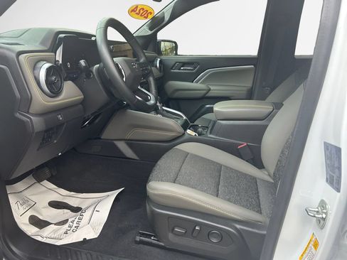 Used 2024 Chevrolet Colorado ZR2 w/ Technology Package AWD/4WD image 12