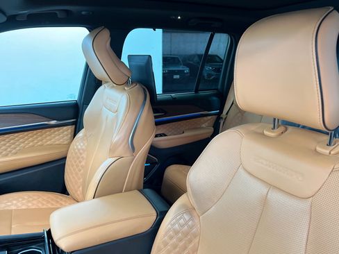 Used 2024 Jeep Grand Cherokee Summit w/ Advanced Protech Group IV AWD/4WD image 17