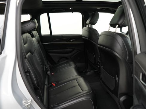 Used 2024 Jeep Grand Cherokee Limited w/ Luxury Tech Group II AWD/4WD image 12