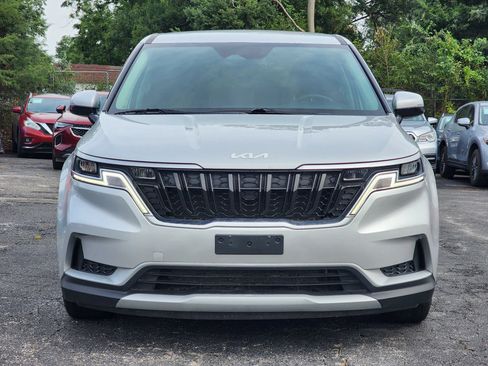Used 2022 Kia Carnival LX FWD image 2