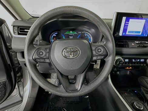 Used 2024 Toyota RAV4 LE AWD/4WD image 15
