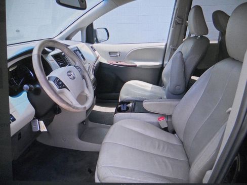 Used 2012 Toyota Sienna XLE w/ XLE Navigation Pkg image 27