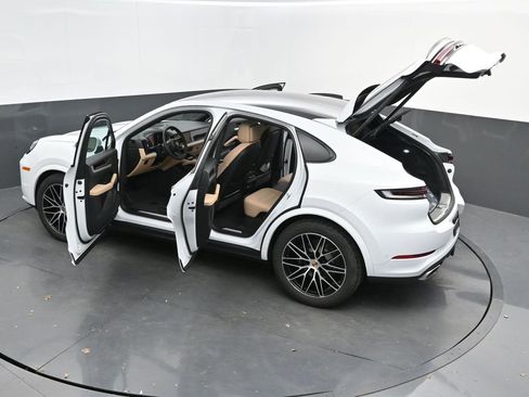 New 2025 Porsche Cayenne Coupe image 43