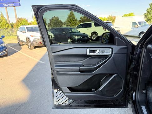 Used 2020 Ford Explorer Limited RWD image 16