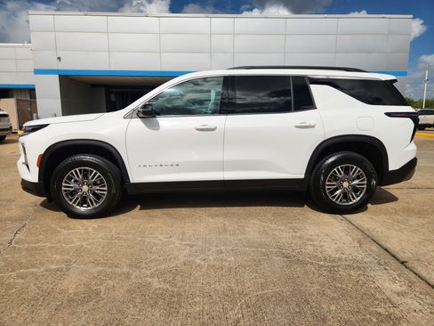 Used 2025 Chevrolet Traverse LT FWD image 5