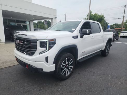 Certified 2024 GMC Sierra 1500 AT4 w/ Technology Package AWD/4WD image 4