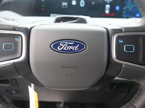 New 2026 Ford Expedition Active image 9