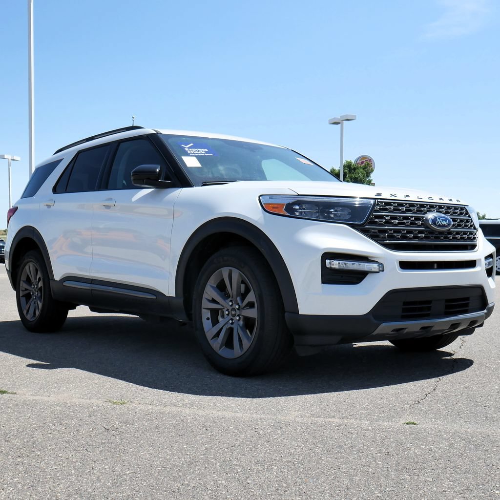 Used 2024 Ford Explorer XLT w/ Equipment Group 202A AWD/4WD image 13