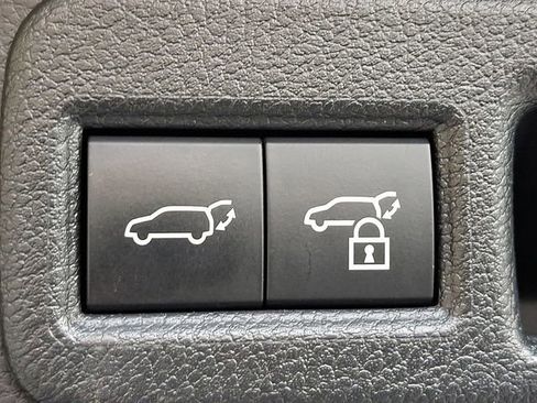 Used 2023 Toyota Venza Nightshade image 31