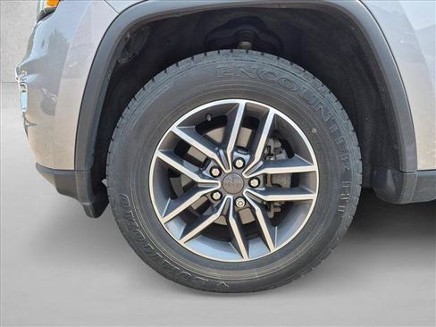 Used 2019 Jeep Grand Cherokee Limited AWD/4WD image 18