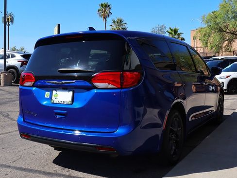 Used 2020 Chrysler Pacifica Touring w/ S Appearance Package FWD image 13