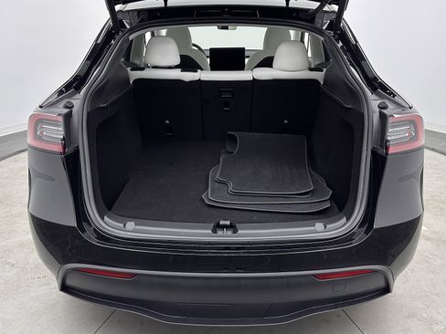 Used 2023 Tesla Model Y Long Range image 28