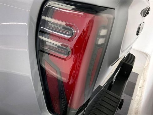 Used 2025 GMC Sierra 3500 AT4 w/ AT4 Premium Plus Package image 29