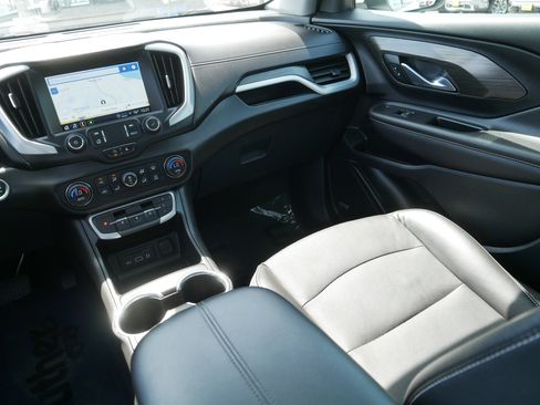 Used 2022 GMC Terrain SLT w/ Infotainment Package II AWD/4WD image 11