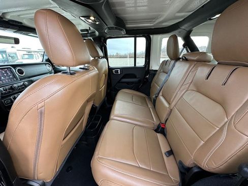 Used 2022 Jeep Wrangler Unlimited Sahara w/ Cold Weather Group image 11