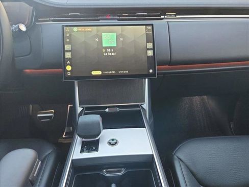 Used 2024 Land Rover Range Rover SE image 15