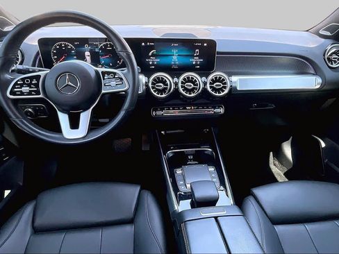 Used 2021 Mercedes-Benz GLB 250 4MATIC w/ Premium Package image 12