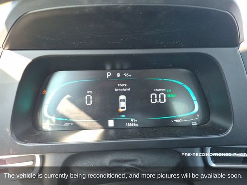 Used 2025 Hyundai Elantra Hybrid FWD image 16