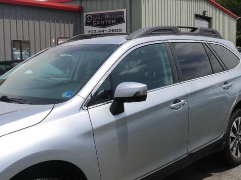 Used 2017 Subaru Outback 3.6R Limited AWD/4WD image 3