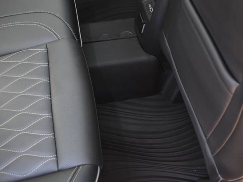 Used 2023 Buick Envision Avenir image 31