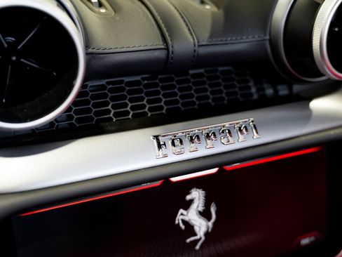 Used 2020 Ferrari Portofino RWD image 60