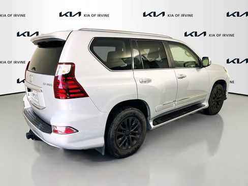 Used 2017 Lexus GX 460 Luxury w/ Preferred Accessory Package AWD/4WD image 12