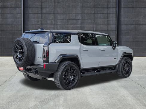 Used 2025 GMC Hummer EV 2X w/ LPO, Dark Essentials Package AWD/4WD image 5