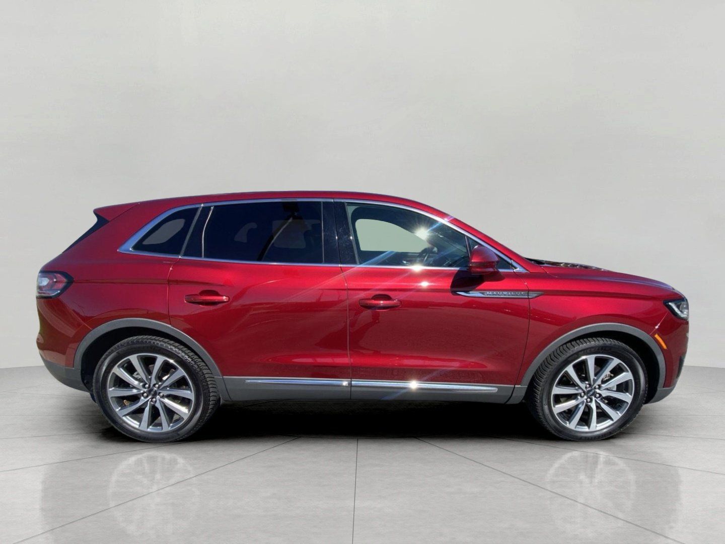 Used 2019 Lincoln Nautilus Select AWD/4WD image 8