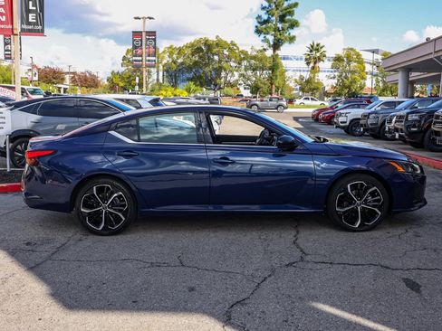 Certified 2023 Nissan Altima 2.5 SR image 3