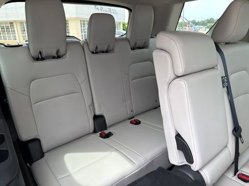 Used 2023 Nissan Pathfinder SL FWD image 16