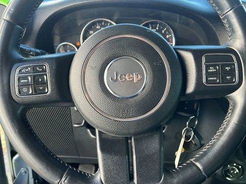 Used 2015 Jeep Wrangler Unlimited Rubicon w/ Connectivity Group AWD/4WD image 24