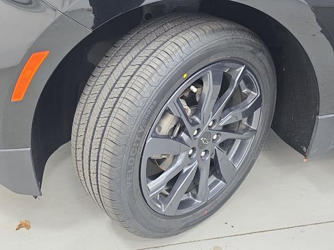 Used 2022 Chevrolet Equinox RS w/ RS Leather Package image 32