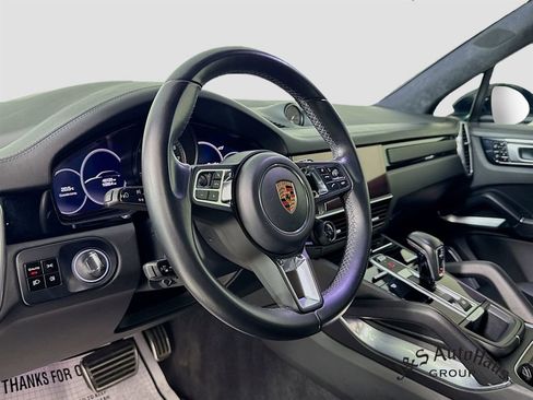 Used 2020 Porsche Cayenne Turbo w/ Assistance Package image 9