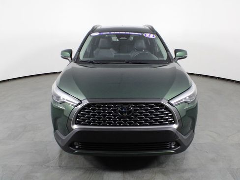 Used 2023 Toyota Corolla Cross XLE w/ Convenience Package FWD image 12