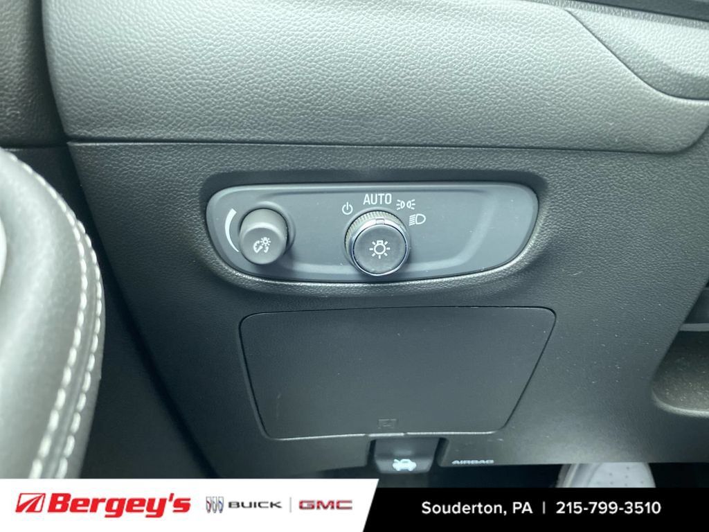 Used 2025 Buick Encore GX Preferred w/ Comfort Package AWD/4WD image 21