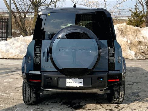 New 2026 Land Rover Defender 110 X-Dynamic SE image 4