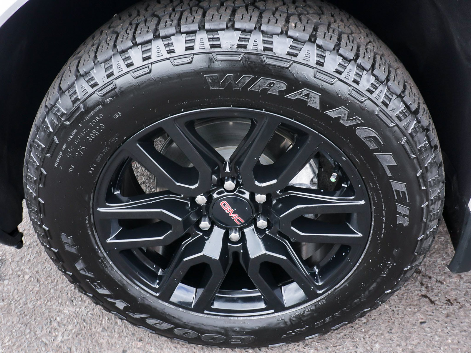 Used 2023 GMC Sierra 1500 Elevation w/ X31 Off-Road Package AWD/4WD image 9