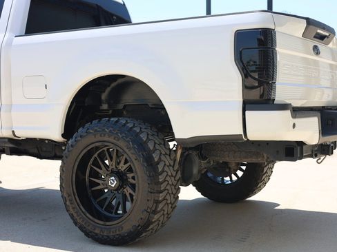 Used 2022 Ford F250 Lariat w/ Black Appearance Package AWD/4WD image 5