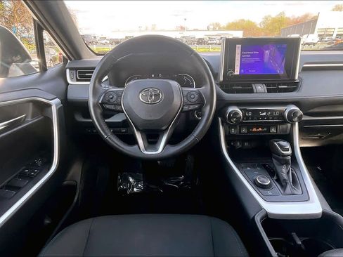 Used 2024 Toyota RAV4 SE w/ Convenience Package image 6
