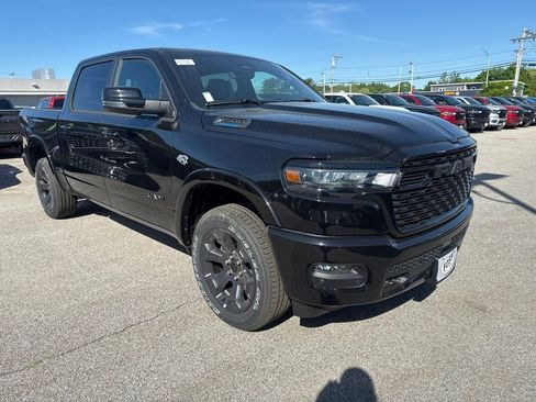 New 2026 RAM 1500 4x4 Crew Cab image 7