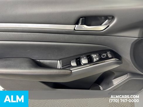 Used 2025 Nissan Altima 2.5 SR FWD image 12