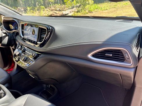 New 2026 Chrysler Pacifica Select image 15