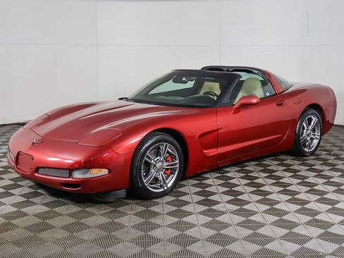 Used 2004 Chevrolet Corvette Coupe w/ Preferred Equipment Group RWD image 15