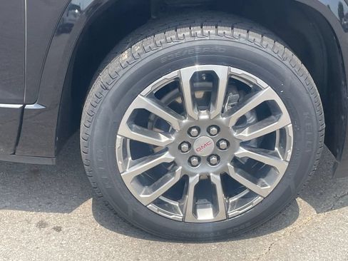 Used 2022 GMC Acadia Denali w/ Denali Ultimate Package FWD image 29