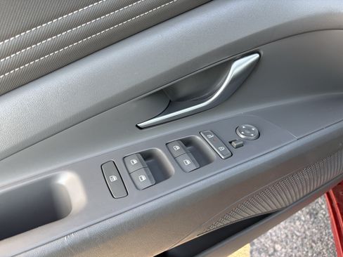 Used 2025 Hyundai Elantra SEL FWD image 21