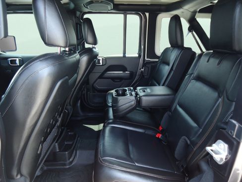 Used 2021 Jeep Wrangler Unlimited Rubicon w/ Dual Top Group AWD/4WD image 33