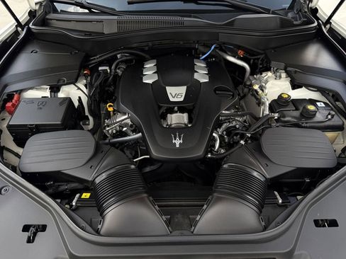 Used 2022 Maserati Levante GT image 32