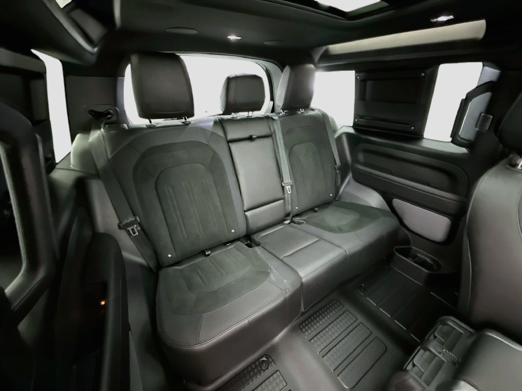 Used 2024 Land Rover Defender 90 V8 AWD/4WD image 22