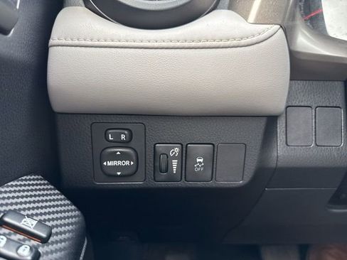 Used 2013 Toyota RAV4 XLE image 21