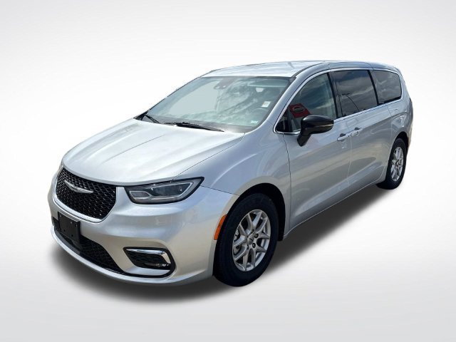 Used 2024 Chrysler Pacifica Touring-L FWD image 3